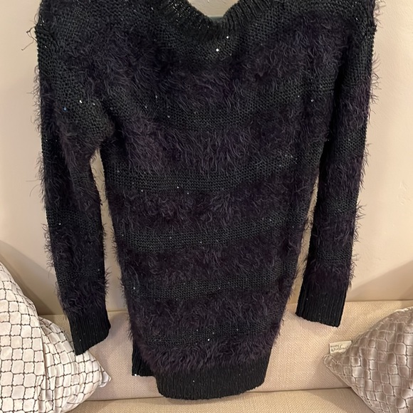 Womens long sleeved black sweater. - Picture 7 of 7